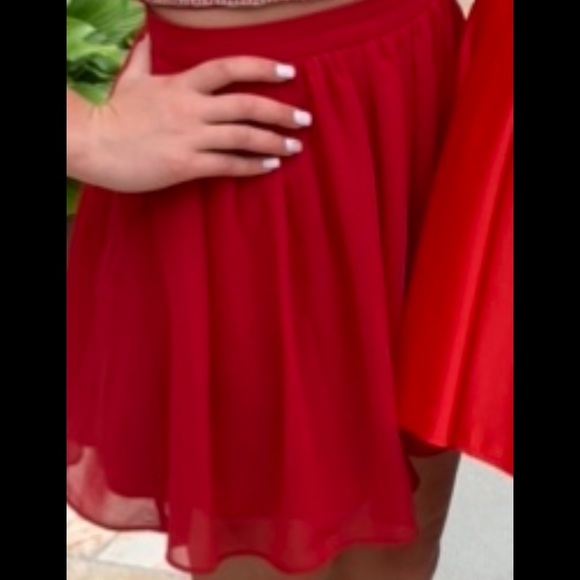 Short red two piece dress with beading - Picture 7 of 7